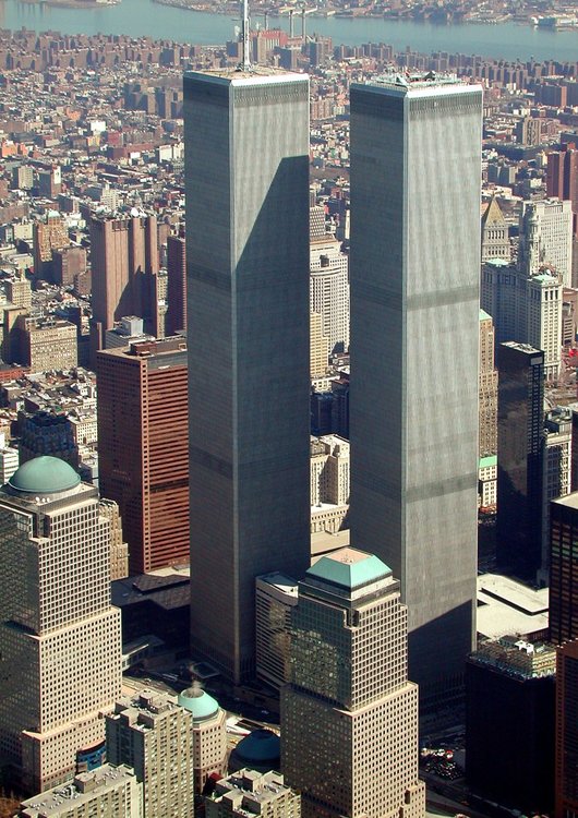 World_Trade_Center,_New_York_City_-_aerial_view_(March_2001).jpg